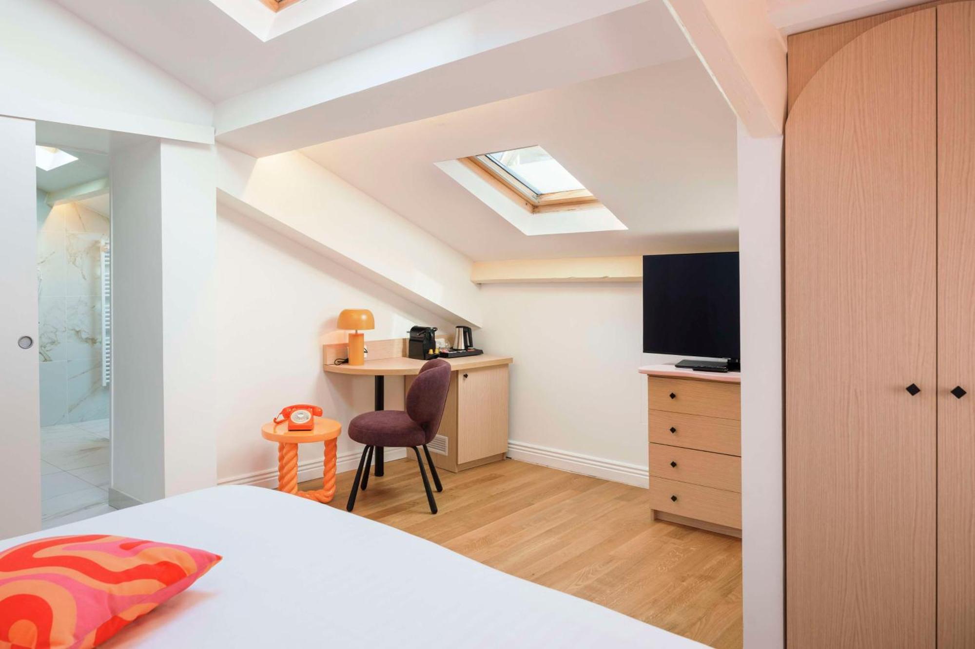 Classic Queen Room,1656171190:JPEG